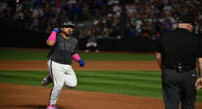 Francisco Álvarez fue la figura de los Mets en su regreso a las Grandes Ligas