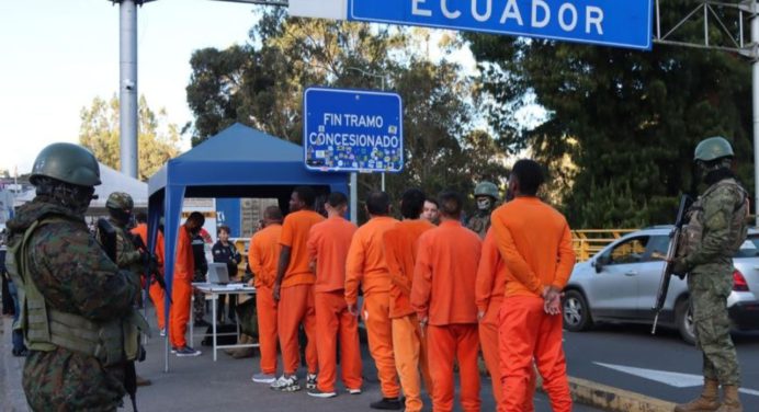 Ecuador deporta cientos de presos a Colombia quien denuncia que es un «Acto Unilateral»