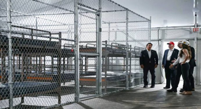 EE.UU ha deportado a 500 migrantes en vuelos desde ‘Alligator Alcatraz’ en Florida