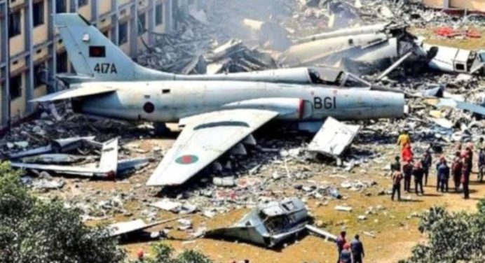 Avión militar se estrella en escuela de Bangladesh dejando 18 muertos