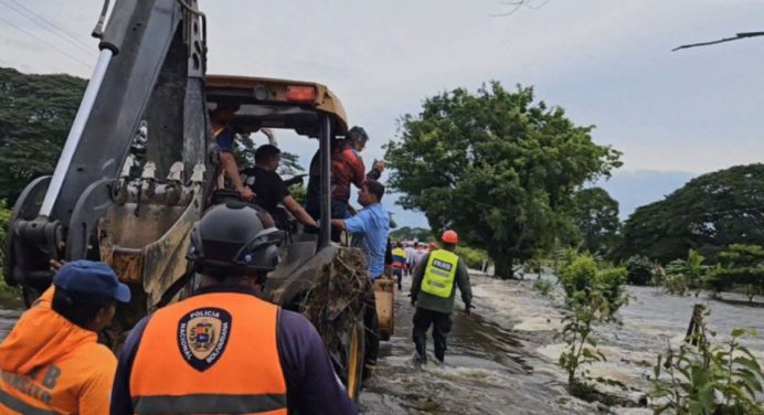 Canal de 4 metros sirve para drenar las inundaciones en Ciudad de Nutrias, Barinas