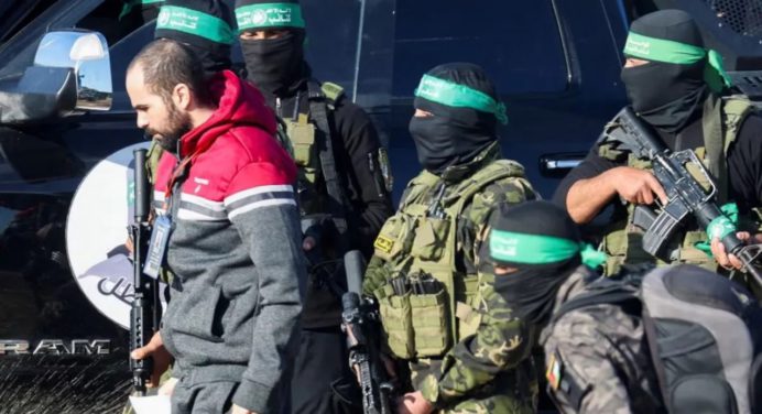 Hamás libera rehenes en medio de creciente violencia y diálogos de paz