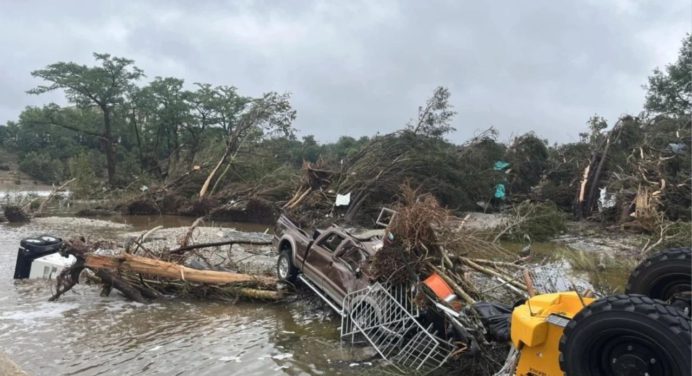 Inundaciones en Texas: Suben a 120 los muertos y 170 las personas desaparecidas