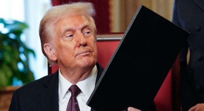 Trump anuncia nuevos aranceles del 30 % para México