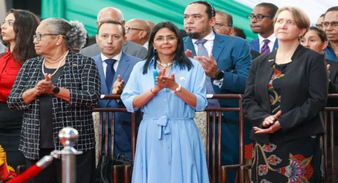 Delcy Rodríguez asiste a la asunción de Jennifer Geerlings-Simons nueva presidenta de Surinam