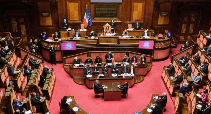 Senado italiano aprueba el feminicidio como delito y con pena de cadena perpetua