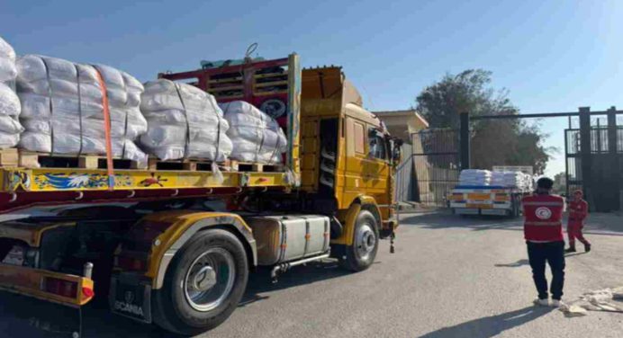 Después de 5 días retenidos por Israel entran al norte de Gaza 35 camiones de la ONU