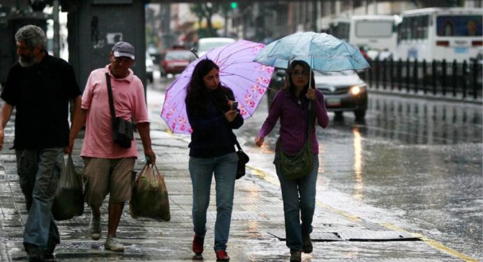 Nubosidad con lloviznas en varias regiones del país
