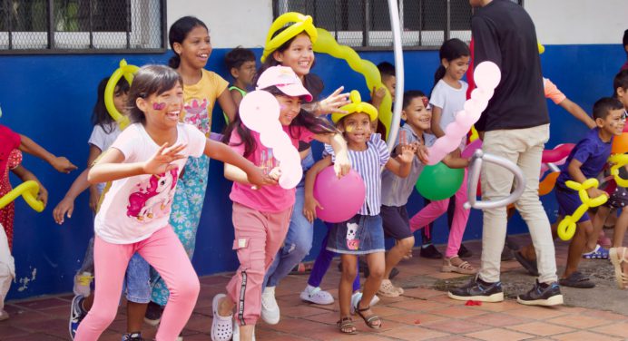 Niños de Santa Elena de Boquerón celebraron su día de la mano de FVSL