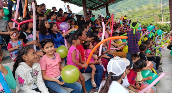 María Gabriela Villarroel le regaló alegría a los niños de Acosta en su día