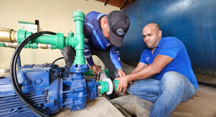 Ana Fuentes consolida red de agua en circuito comunal Cascada del Sur