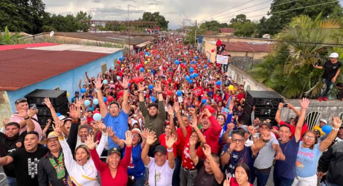 Aguasayeros acompañan a Rafael Sánchez Mérida en su cierre de campaña