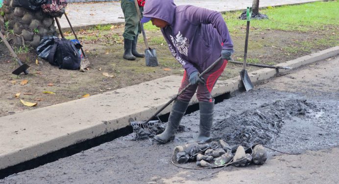 Ejecutan limpieza del sistema de alcantarillado