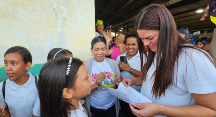 Ana Fuentes acudió al encuentro con la comuna Batalla de Santa Inés