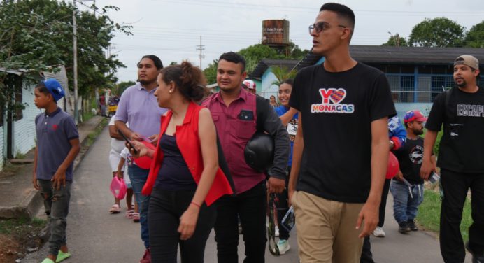 Jóvenes realizan casa a casa en la parroquia Las Cocuizas