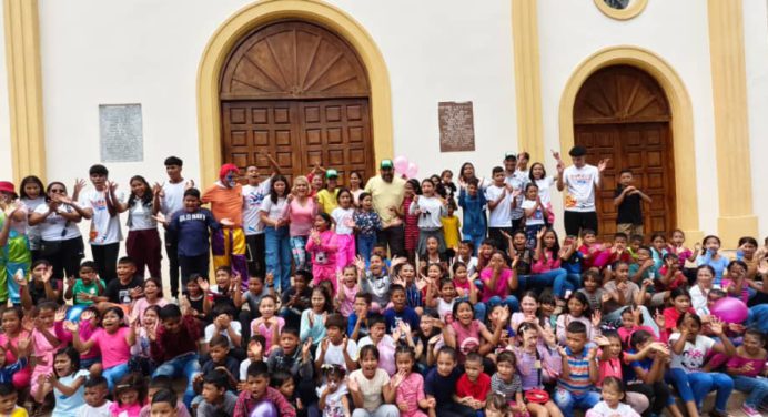 Alcalde Daniel Monteverde lleva sonrisas y juegos a los niños de Cedeño