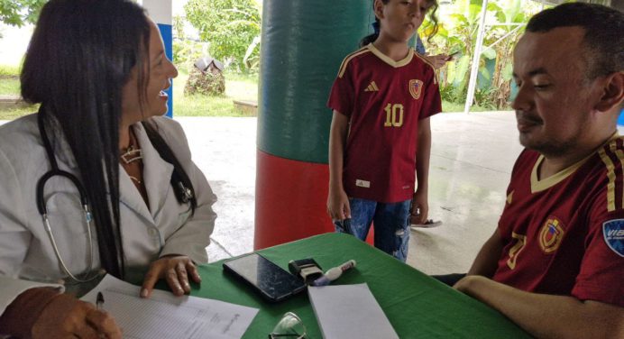Comunicadores sociales recibieron atención médica primaria