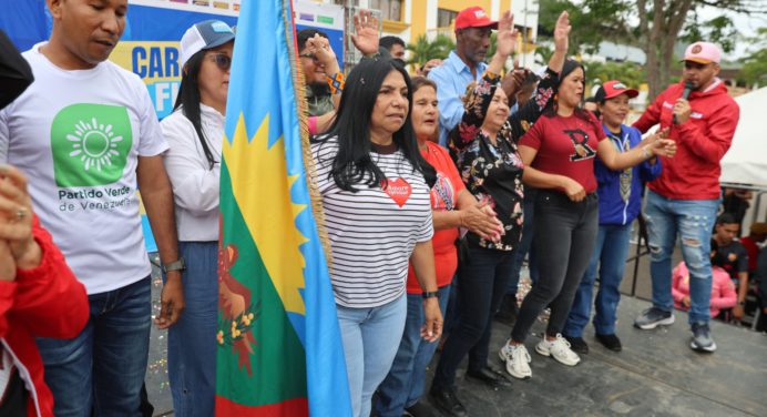 Dalila Rosillo cierra campaña electoral en Caripe con masivo acto popular
