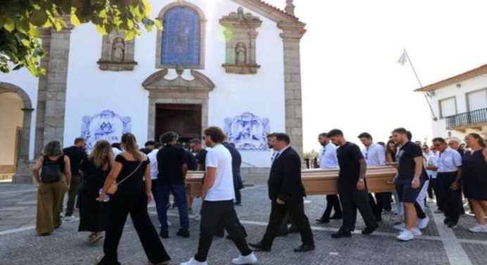 Familiares y amigos despiden al futbolista Diogo Jota