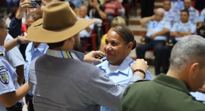 Gobernador Ernesto Luna asciende a 119 oficiales de Polimonagas