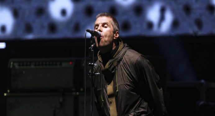 Oasis le tira a Coldplay: Aquí no tenemos esa tontería de la cámara del beso