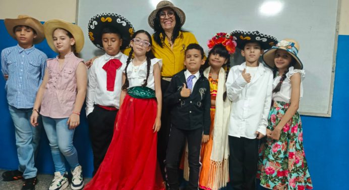 Alumnos de la UEP. Madre Teresa de Calcuta presentaron cierre de proyectos