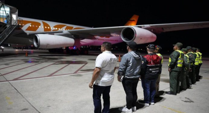 Arribó al país vuelo con 210 connacionales repatriados de EE.UU.
