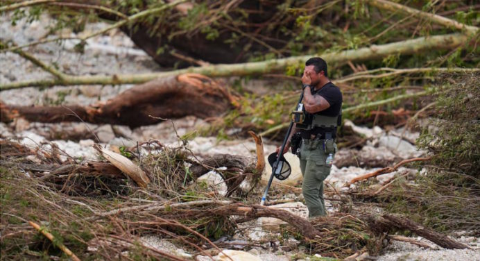 Asciende a 82 número de muertos por inundaciones en Texas