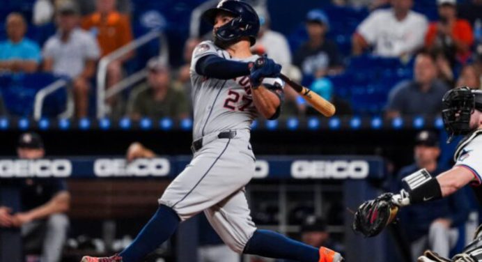 Criollo José Altuve consiguió su jonrón 250 en las Grandes Ligas