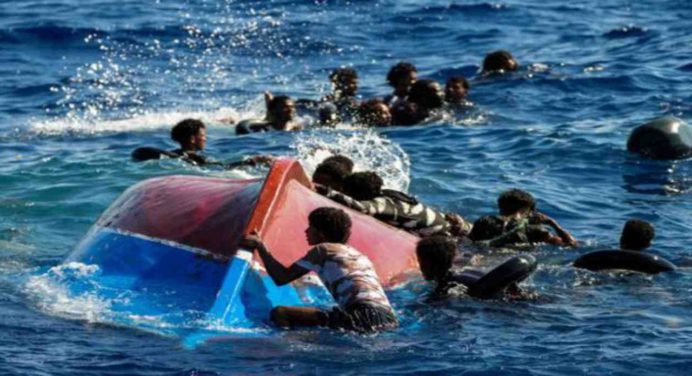 Naufragio en isla italiana de Lampedusa: 20 migrantes muertos y varios desaparecidos