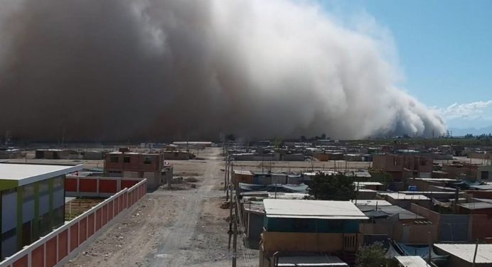 Desastres por fuertes vientos a infraestructuras de 5 regiones costeras de Perú