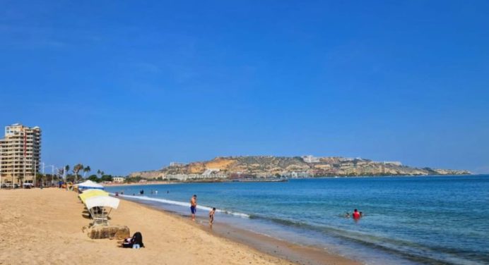 Autoridades de Lechería instan a no ir a las playas por condiciones de alto oleaje