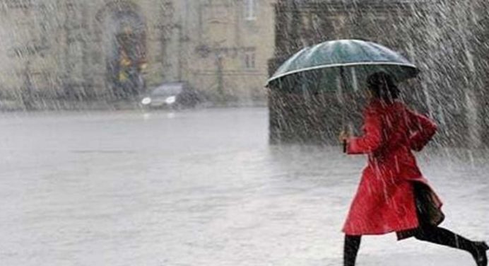 Onda tropical número 35 se acerca al oriente del país