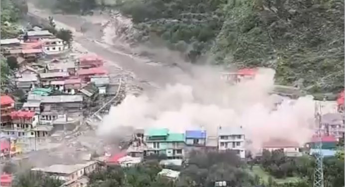 Tragedia en el Himalaya: Una riada súbita deja al 4 muertos y decenas de desaparecidos