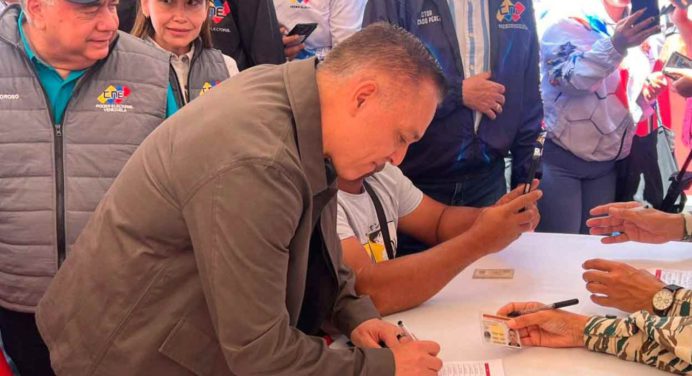 Rectores del CNE participan en jornada de alistamiento en Caracas