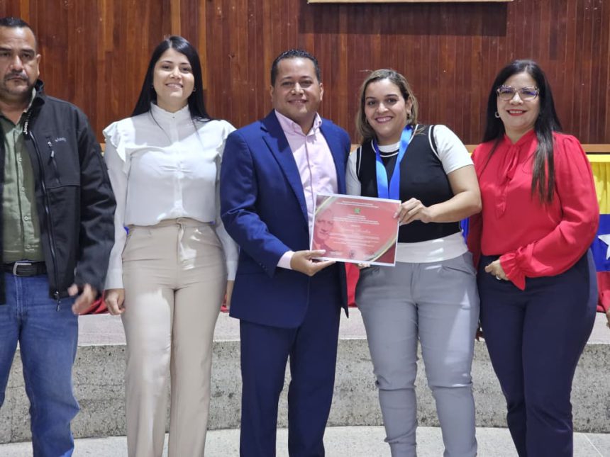 Clsem otorga reconocimiento a 120 profesionales de la administración en su día 1 administración