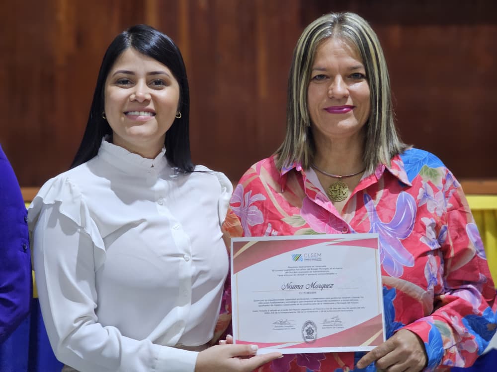 Clsem otorga reconocimiento a 120 profesionales de la administración en su día 2 administradores2