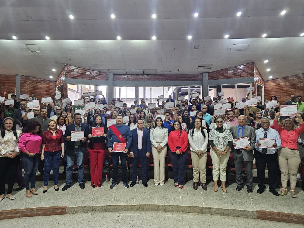 Clsem otorga reconocimiento a 120 profesionales de la administración en su día 4 administradores4