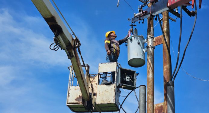 Alcaldía de Maturín restituye alumbrado en elevado del Bajo Guarapiche