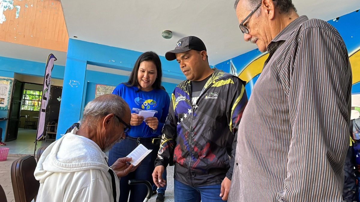 "Más años más amor" llevó salud a los abuelos de La Floresta 3 amor3