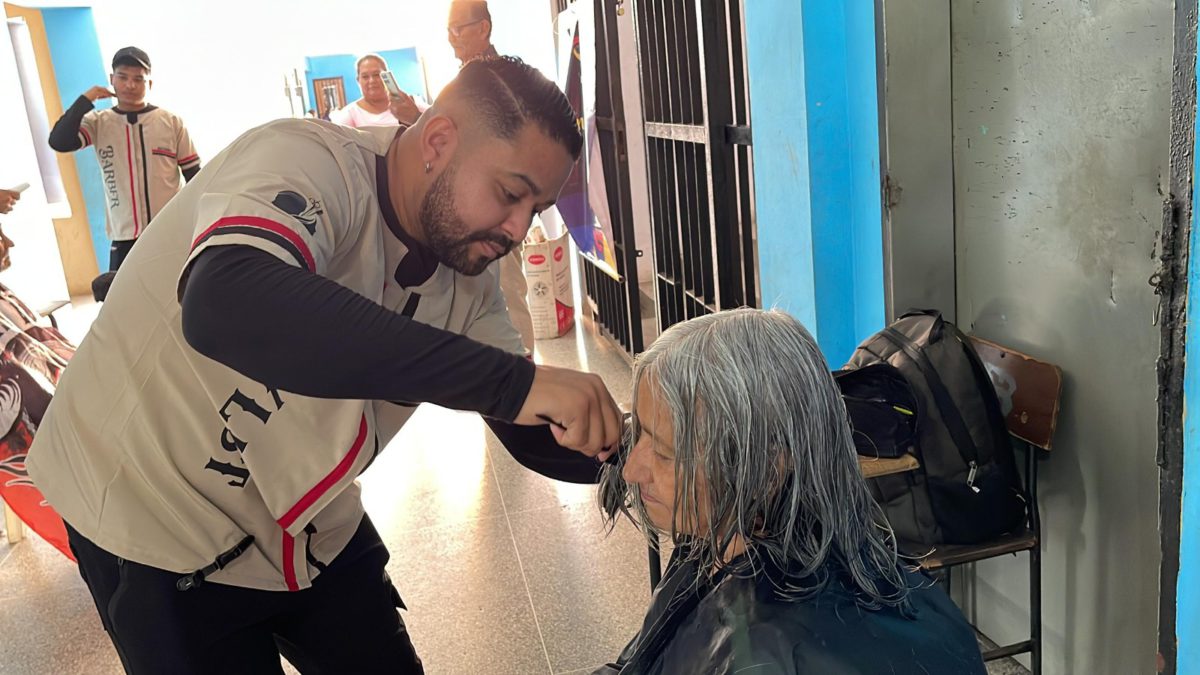 "Más años más amor" llevó salud a los abuelos de La Floresta 4 amor4