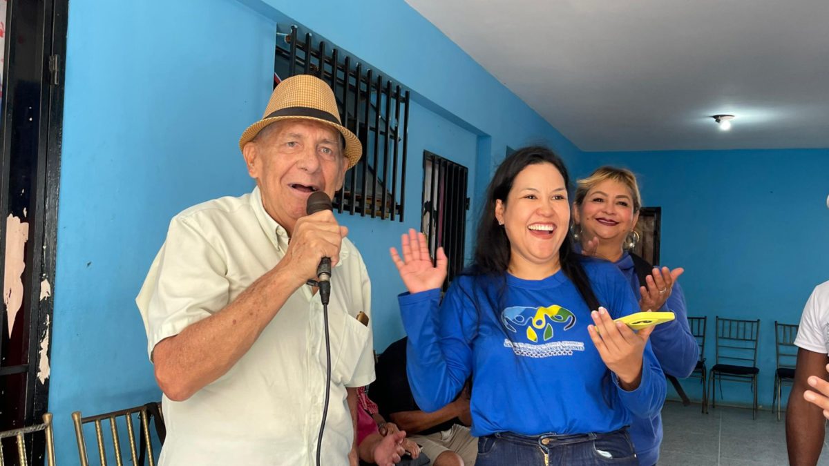 "Más años más amor" llevó salud a los abuelos de La Floresta 5 amor5