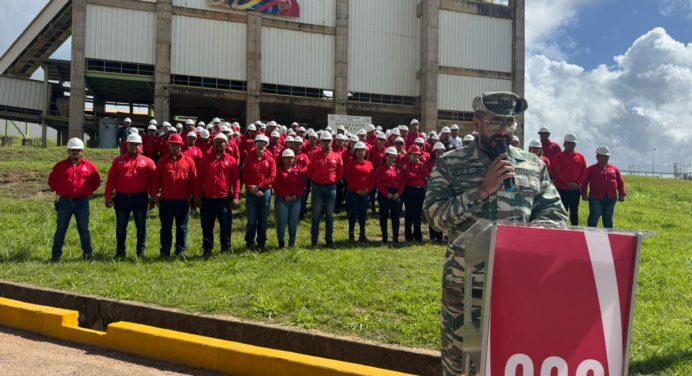 Trabajadores de Cemento Cerro Azul en Monagas respaldan al presidente Maduro