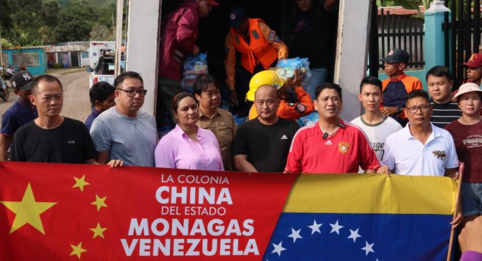 Comunidad china entrega alimentos y agua para afectados en municipio Piar