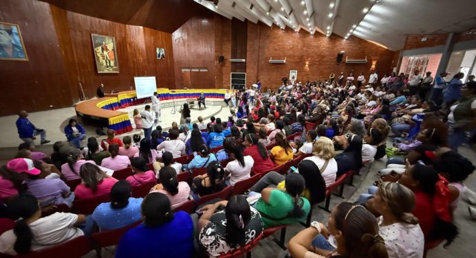 Con 300 mujeres arranca plan formativo de feminismo comunal en Monagas‎