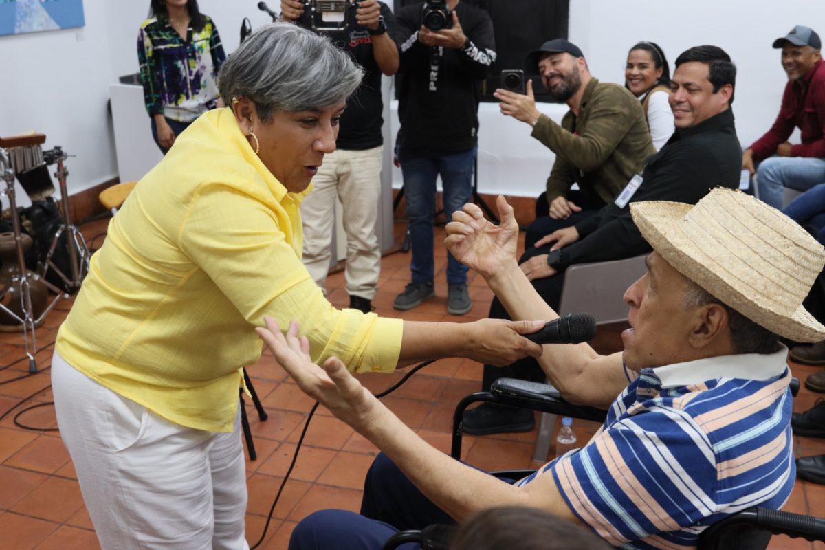 con Gualberto Ibarreto4