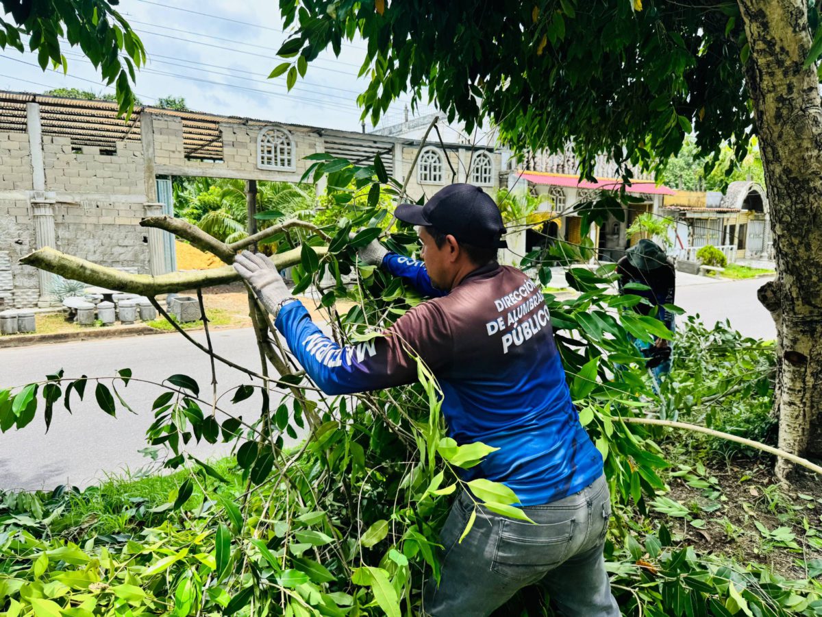 Realizan operativo de despeje de línea en la Avenida Cruz Peraza 2 cruz peraza2 1