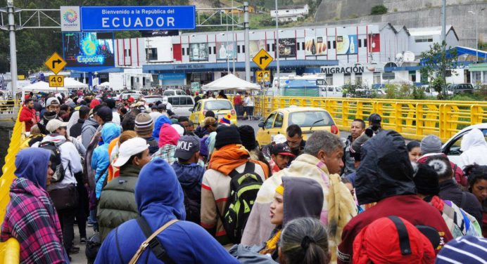 Ecuador pedirá visa temporal de transeúntes a venezolanos