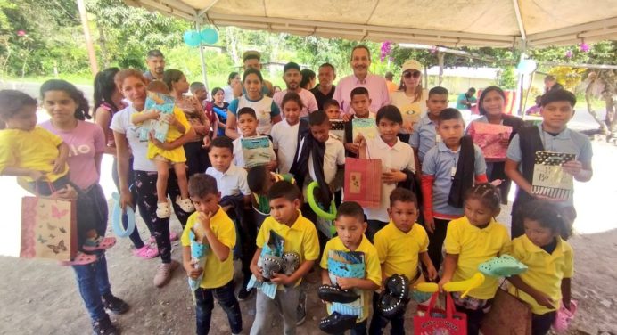 Alcalde Chúo Velásquez benefició a comunidad de Las Campanas con jornada médica