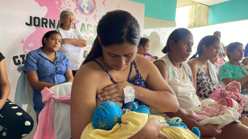 Madres de la sala de puerperio del Humnt priorizan la lactancia materna 1 madre